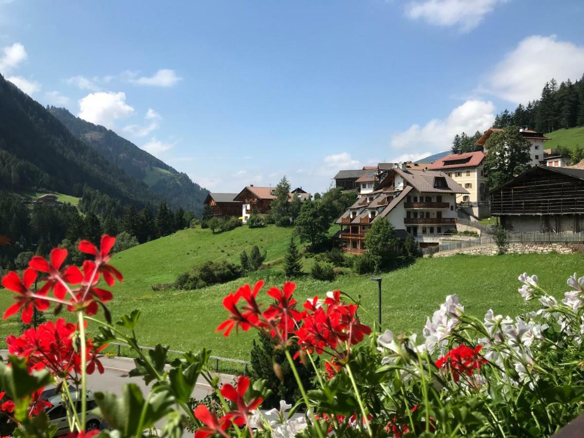 Apartments Vaiolet Santa Cristina Val Gardena Екстериор снимка